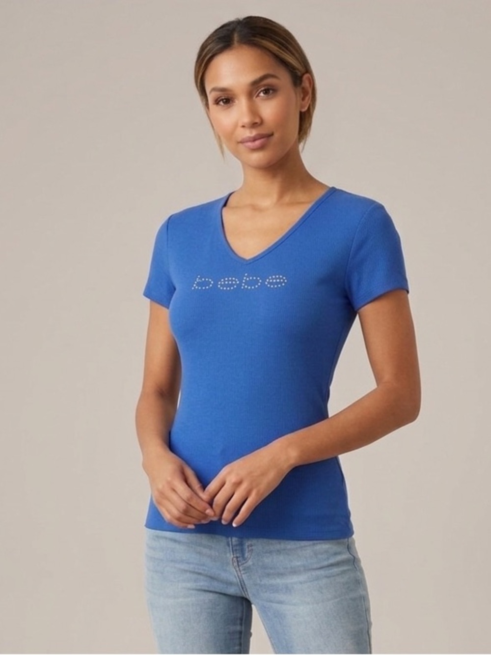 New Bebe Crystal logo V neck short sleeve Top Tee size L Blue